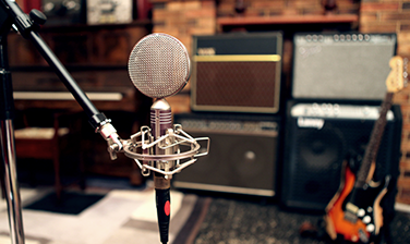 OPR ribbon microphone and guitars ampps in the recording room