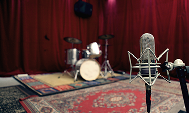 OPR ribbon microphone and gretsch drumkit in the recording room